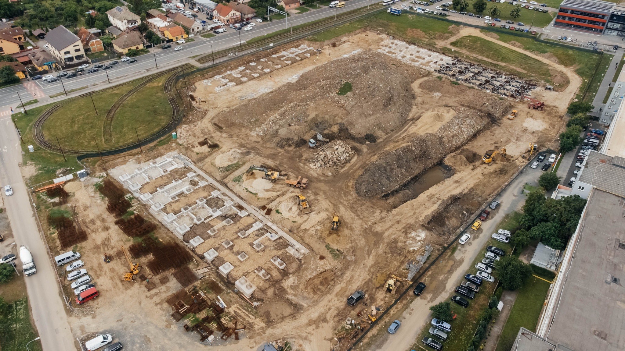 Lucrările de construcție pentru noul stadion din Timișoara sunt în plină desfășurare. Lucrările de construcție pentru noul stadion din Timișoara sunt în plină desfășurare.