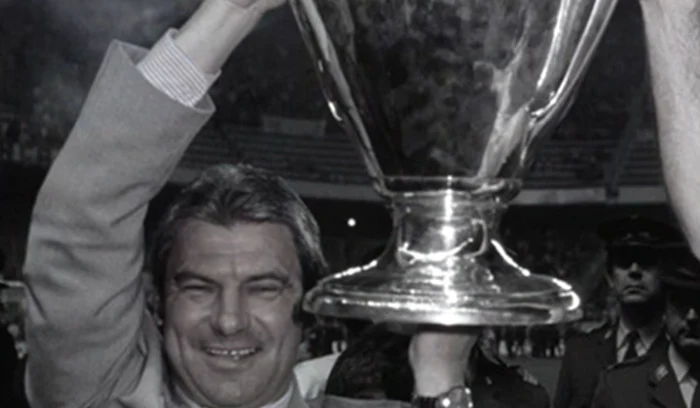 Emeric Ienei lasă în urmă un parcurs lengendar în fotbalul românesc (FOTO: Facebook/FRF)