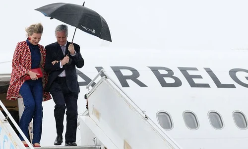 Regina Mathilde și Regele Philippe al Belgiei, la sosirea în Cape Town