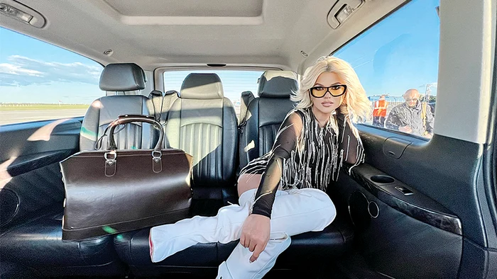 Solista s-a ocupat singură de scenariu şi de alegerea ţinutelor. FOTO: ARHIVA PERSONALĂ