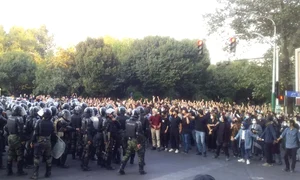 Proteste de amploare în Iran după moartea lui Mahsa Amini foto Twitter/ @amnesty