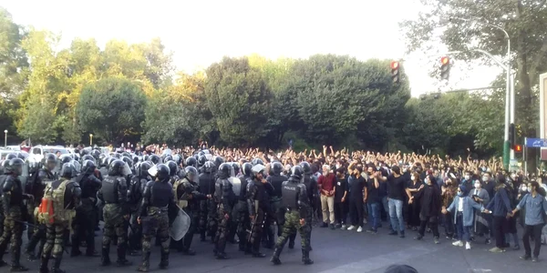 Proteste de amploare în Iran după moartea lui Mahsa Amini foto Twitter/ @amnesty