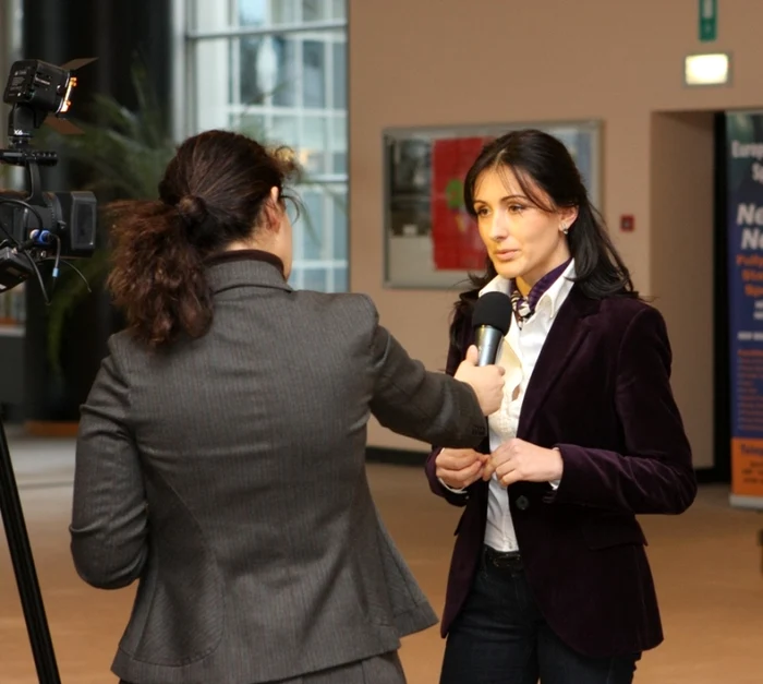 Oana Antonescu îi apără pe români în Parlamentul European