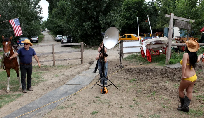 Fetele de la Click! Models şi Zoltan Lorencz au făcut atmosferă în Vestul Sălbatic