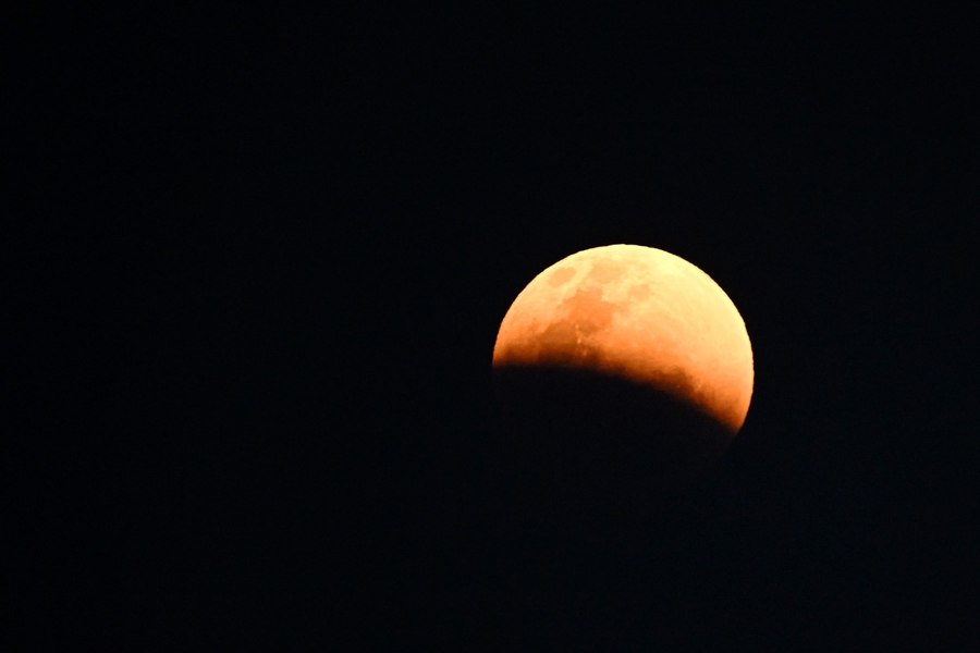 Luna Sturionului din august aduce o eclipsă spectaculoasă. Când și cum poate fi văzută din România