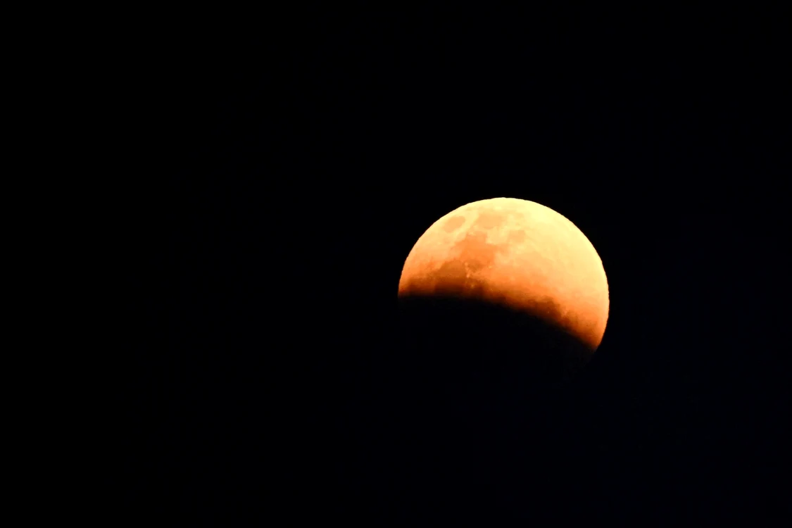 Eclipsă de lună