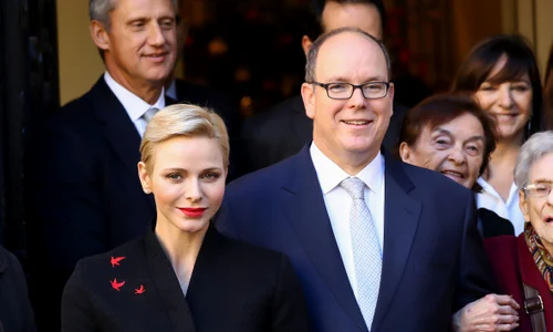 Exclusif   No Tabloïds   Le prince Albert II de Monaco et la princesse Charlène participent à la remise des cadeaux aux anciens monégasques dans les locaux de la Croix Rouge à Monaco jpeg