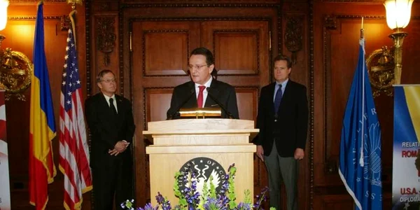 george cristian maior sua foto ambasada sua