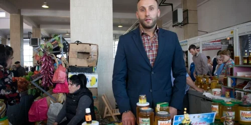 George Saizu organizatorul târgului apicol de la Galaţi FOTO Costel Crângan