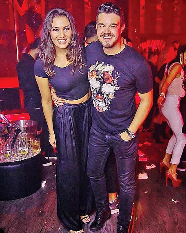 
    Dragoş Stanciu şi Elena Ionescu,  fericiţi în ziua  cununiei civile  