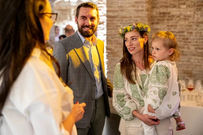 Nicolae al Romaniei si Alina Maria de Roumanie la expozitia Miresele Soarelui de Ziua Iei 2023 jpg