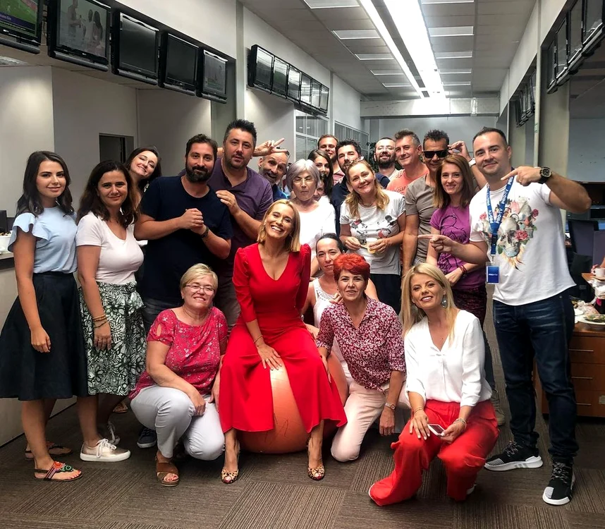 Andreea Esca, alături de echipa Știrilor Pro TV foto: Instagram