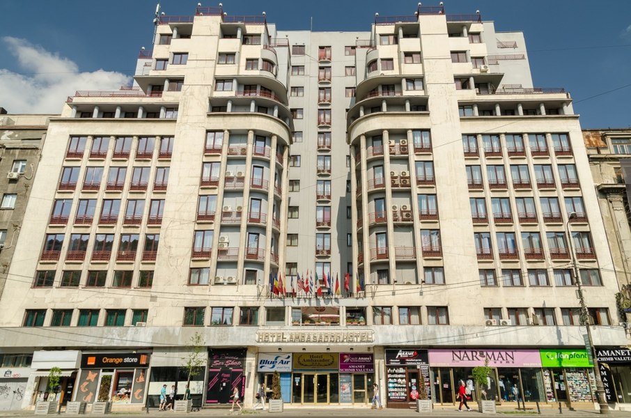 Un mare hotel din Bucureşti, construit înainte de cel de-al Doilea Război Mondial, a fost vândut
