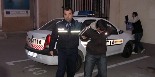 Tânărul din Cugir acuzat de tâlhărie a fost depus în arestul IPJ 