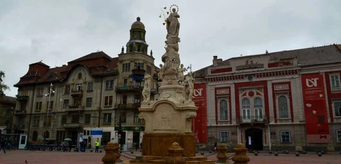 Monumentul "Ciumei" şi Primăria Veche din Piaţa Libertăţii