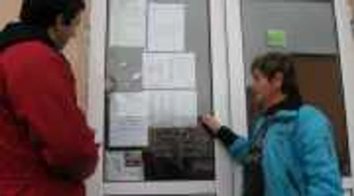 La intrarea în blocuri au apărut înştiinţări alături de tabelul cu datoriile fiecărui locatar
