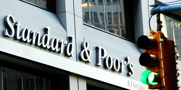 S&P era singura dintre cele trei mari agenţii de rating care încă evalua România în categoria nerecomandată investitorilor FOTO Reuters 