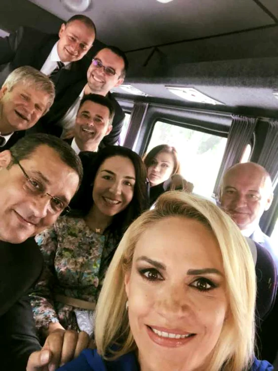 Gabriela Firea si primarii desectoare FOTO Facebook 