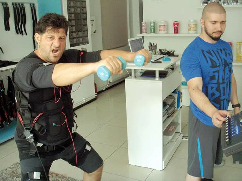 Tavi Colen nu se plânge deloc de tratamentele cu electrostimulare musculară