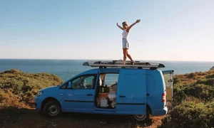 Alice Sutton calatoreste de 3 ani prin Europa, foto Instagram jpg