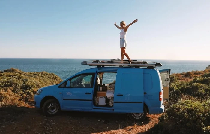 Alice Sutton călătorește de 3 ani prin Europa cu o furgonetă / foto: Instagram