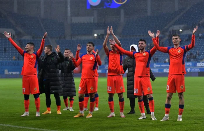 Bucuria jucătorilor de la FCSB după victoria de la CraiovaFOTO: Sportpictures.eu