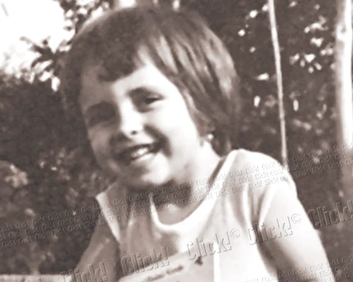 Simona Gherghe (foto: Mihai Stetcu/Antena 1. Vestimentaţia: Maria Lucia Hohan şi Manoush)