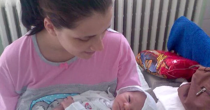 Alina Popa şi Octavian, în maternitatea din Măcin