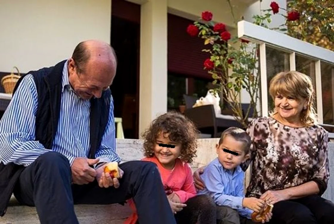 Traian Băsescu e un bunic împlinit 