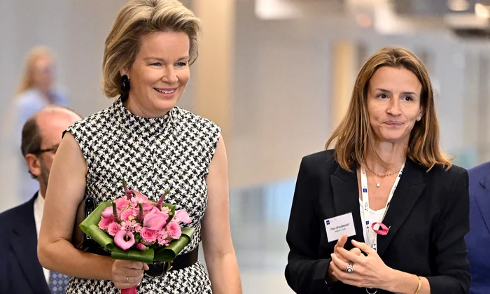 Regina Mathilde a Belgiei intr un total look Carolina Herrera casa regala (2) jpg