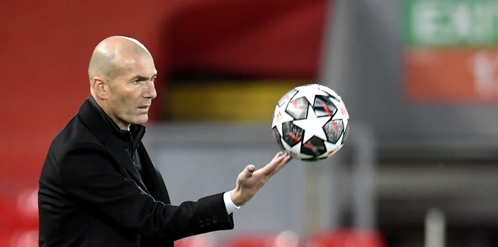 Zinedine Zidane aștepată oferte din fotbalul adevărat. Foto EPA EFE 