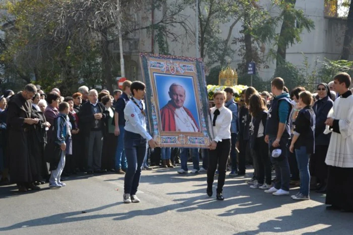 Procesiunea religioasă cu relicva Sfântului Papă Ioan
Paul al II-lea. FOTO bucurestifm.ro