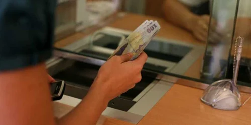 De frica amenzilor şi a somaţiilor, slătinenii s-au înghesuit în acest an să-şi plătească dările locale