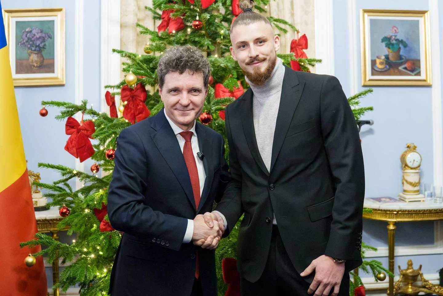 Întâlnire surpriză la Londra: Nicușor Dan, față în față cu un fotbalist român