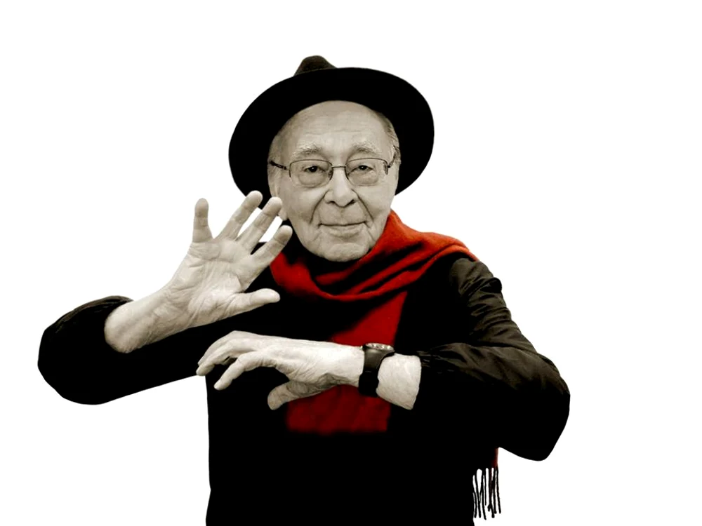 
    Filosoful Mihai Șora s-a cununat civil, sâmbătă, 14 iulie 2014, la vârsta de 98 de ani, cu scriitoarea de 42 de ani, Luiza PalanciucFOTO: Facebook  