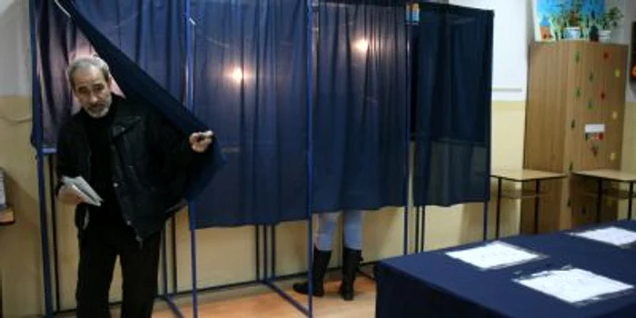 Moldovenii vor avea de împăturit un metru de buletin