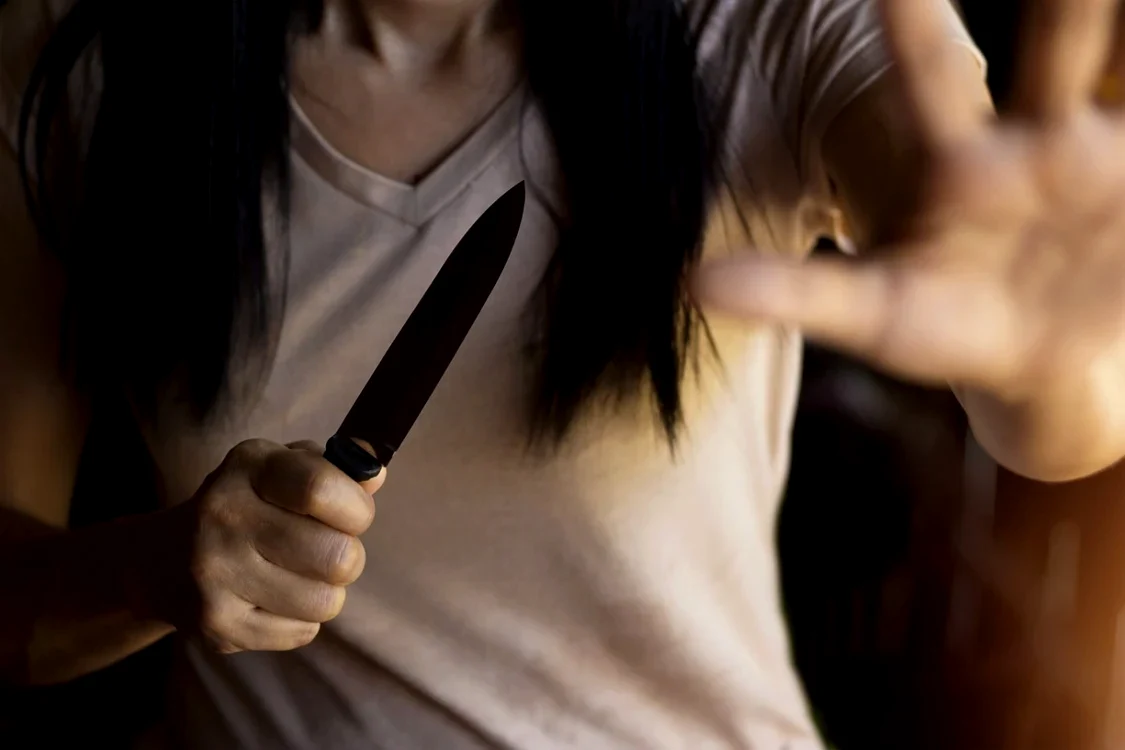 O femeie acuzată că și-a ucis soțul violent a fost achitată.