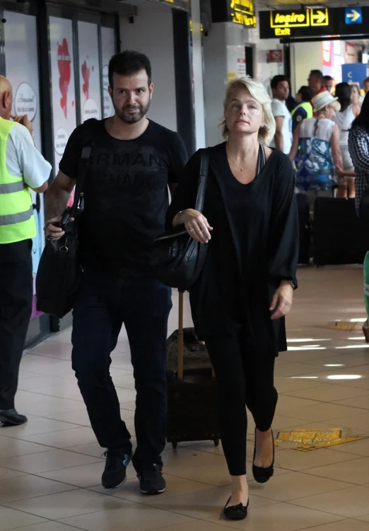 Erika Eleniak a aterizat pe Aeroportul Otopeni joi după-amiazăFoto: Sever Gheorghe
