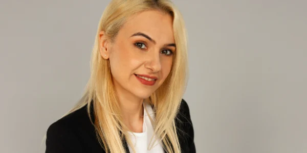 Roxana Chicioreanu ZF png