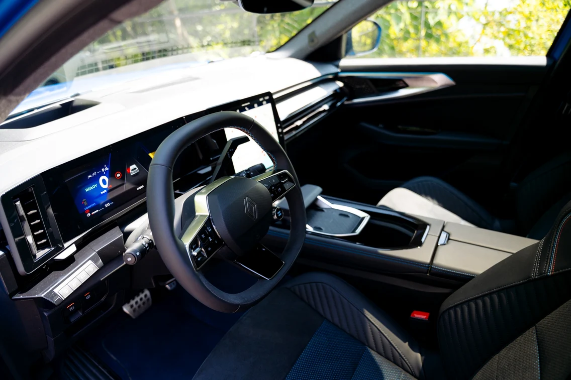 Detalii interior Renault Rafale Foto: Autocritica
