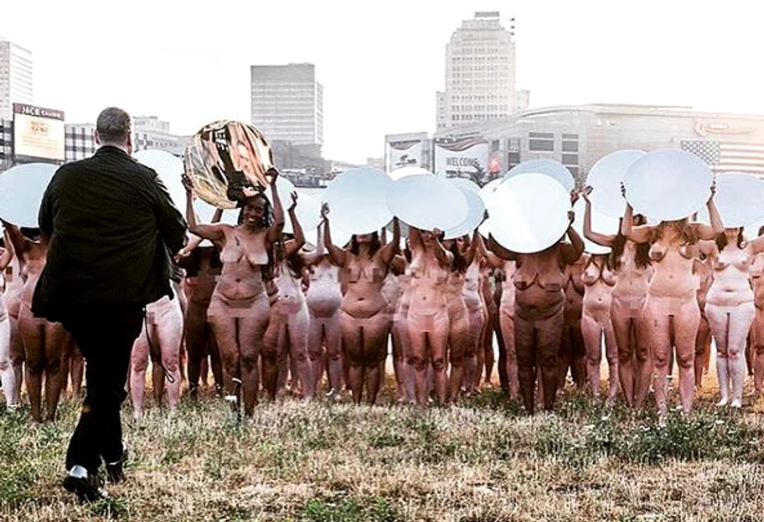
    Peste 100 de femei au protestat goale față de politica RepublicanilorFoto: Instagram Lindsey Byrnes  
