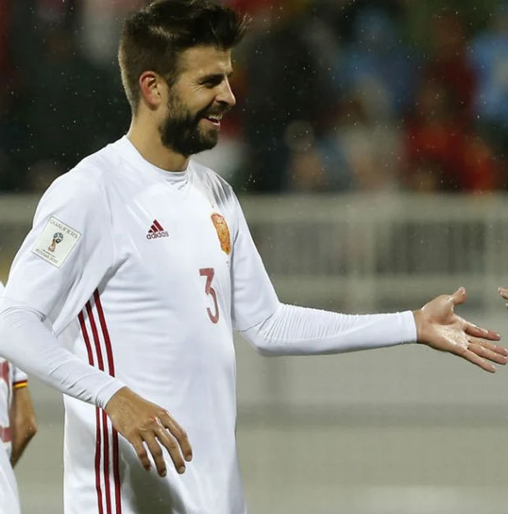 
    Mânecile tricoului lui Piquefoto: Marca  