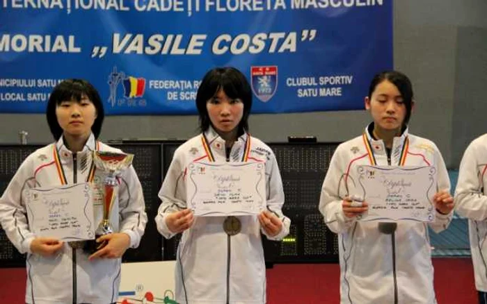 Japonia şi-a tras partea leului şi în proba pe echipe a celei de a VI-a ediţii a Cupei Satu Mare la floretă cadeţi. FOTO - frs.ro