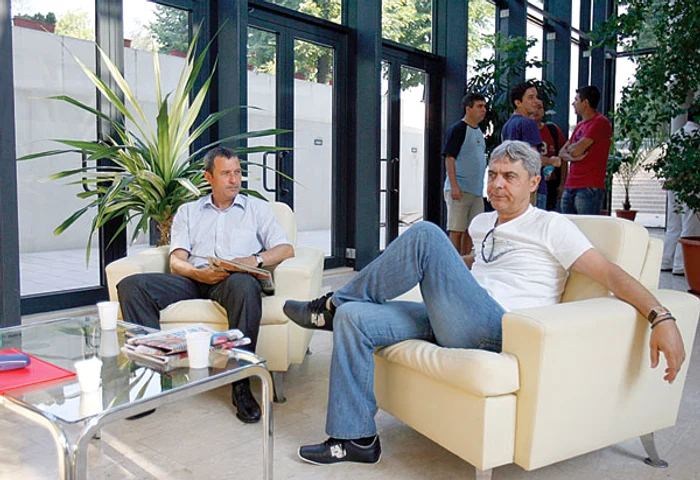 Foşti colegi la naţională, Rednic şi Cârţu s-au certat rău în 2006 şi de atunci au rupt prieteniaFoto: Mediafax