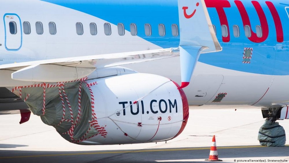 O femeie a rămas șocată de gestul făcut de iubitul ei în avion. Bărbatul s-a întors de la toaletă cu... stewardesa VIDEO
