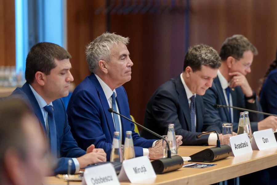 Coaliția, la un pas să sară în aer din cauza scandalului Anastasiu. PSD vrea plecarea vicepremierului, PNL cere evaluarea situației