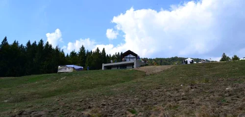 Casele viitorului sunt ecologice şi construite într-un decor superb. FOTOSimona Suciu