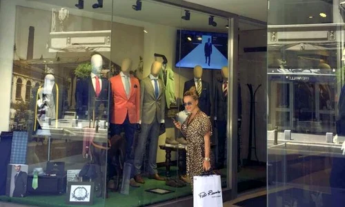 Anda s a ocupat personal de costumul viitorului ei soţ  jpeg