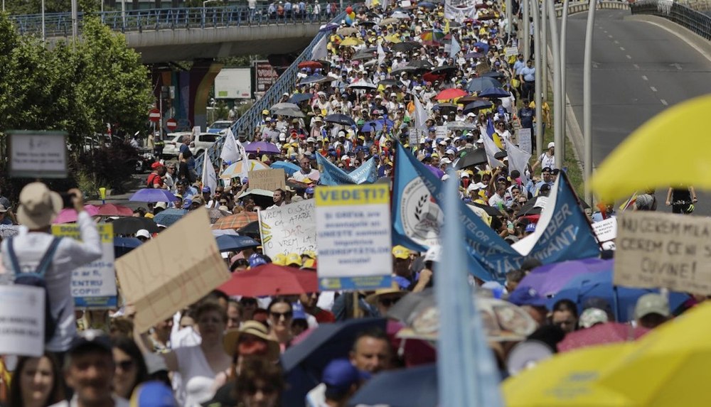 Profesorii ies în stradă în prima zi de școală. Artere importante din București vor fi blocate. Programul protestelor