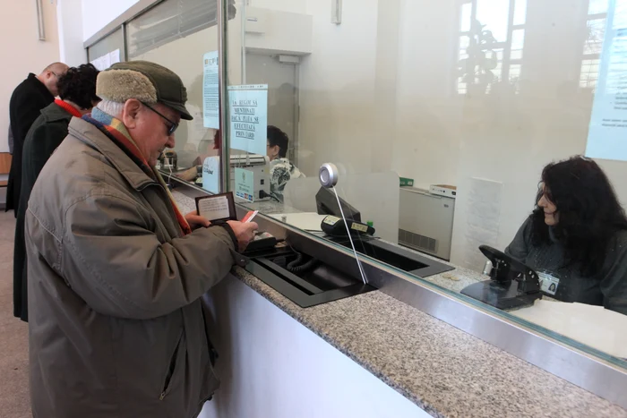 Administraţia Fianciară sector 1 - Şi aici cetăţenii  sunt serviţi la geam 